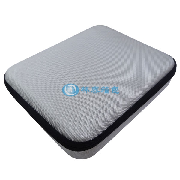 (非標(biāo)準(zhǔn)大號(hào))銀色 EVA相機(jī)包邊緣細(xì)節(jié) (非標(biāo)準(zhǔn)大號(hào))銀色 EVA相機(jī)包邊緣細(xì)節(jié)